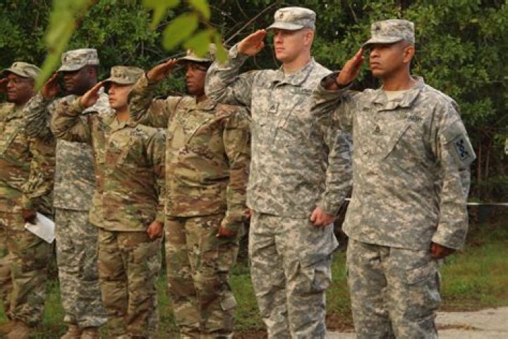 Can felons enlist in the military?