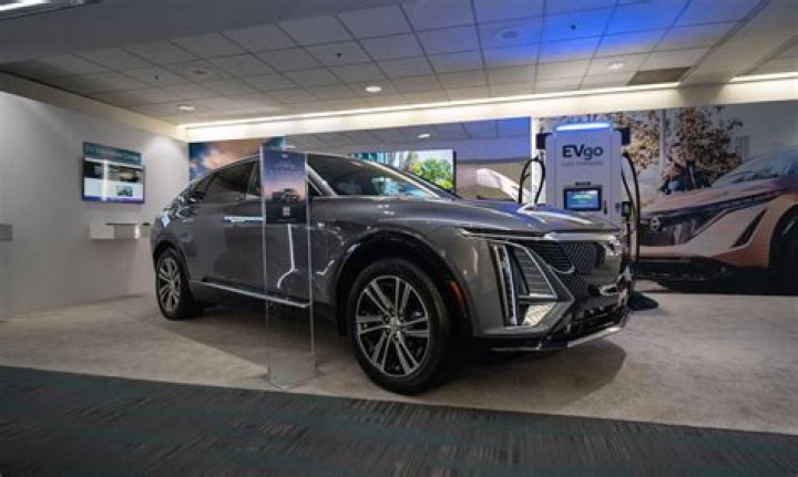 Can I buy a new car if I still owe on my current car?