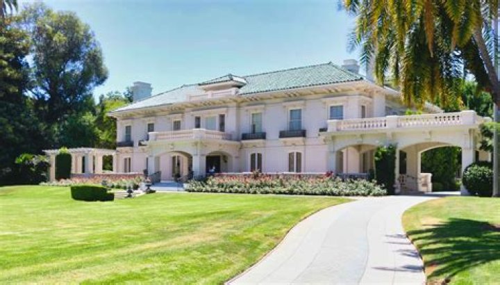 Can I sell my house for a dollar to a friend?