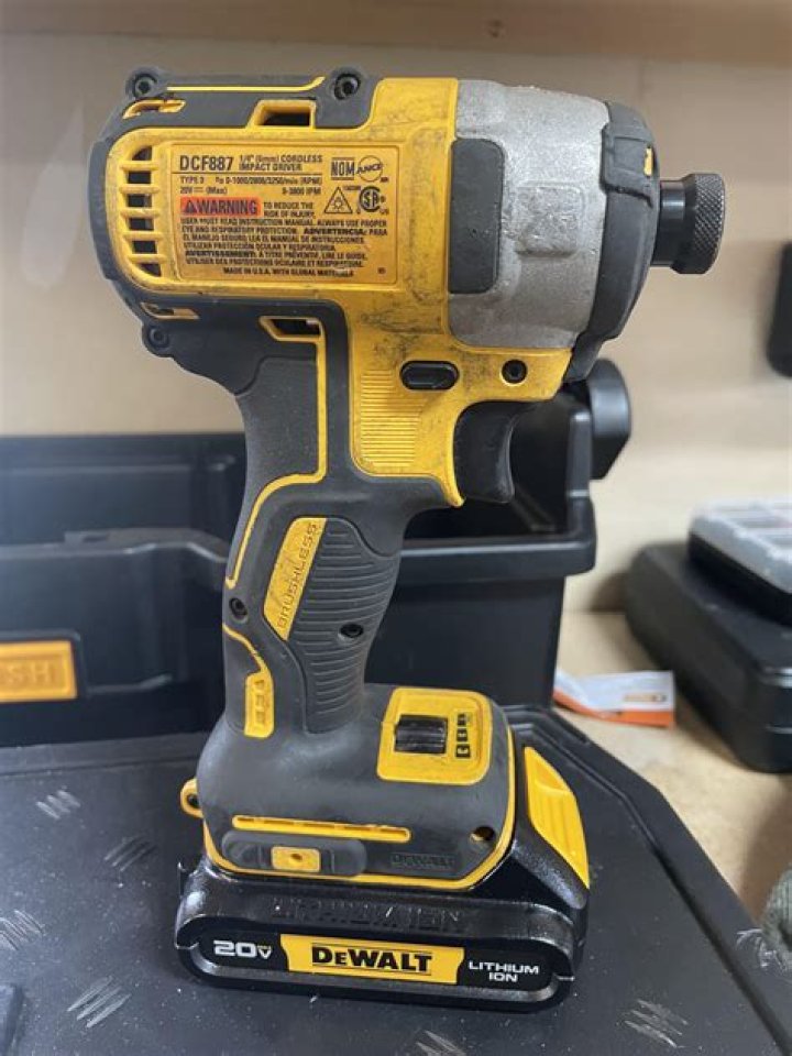 Can I use a drill to take off lug nuts?