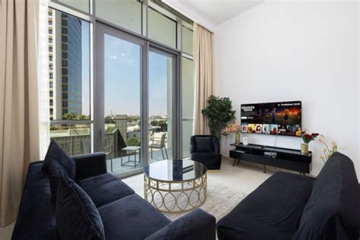 Can students rent apartments in Dubai?