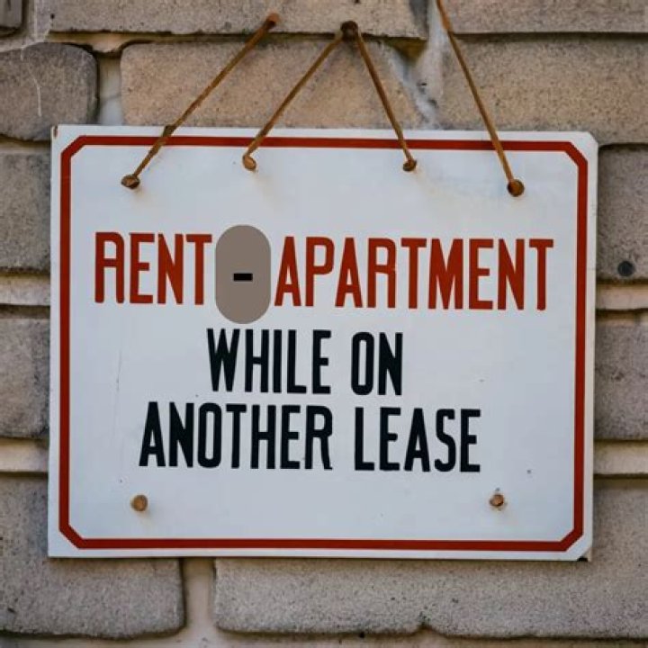 Can you rent an apartment while on another lease?