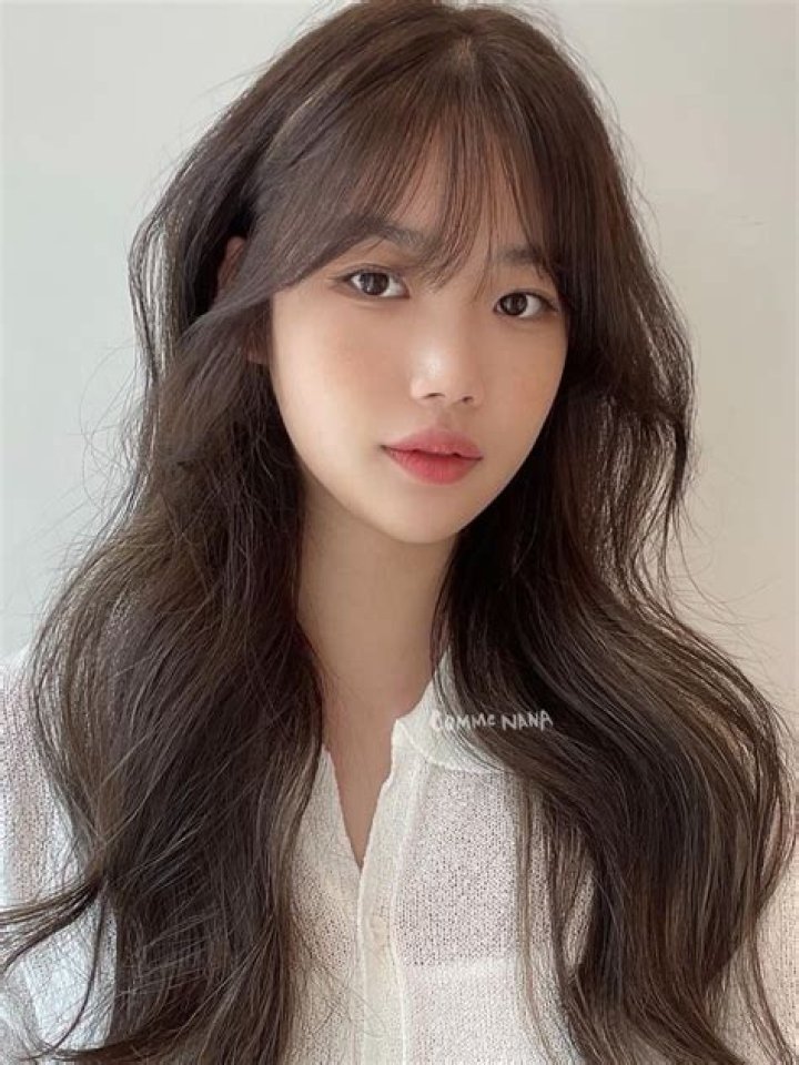 Do bangs look good with wavy hair?