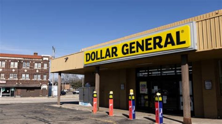 Do Dollar General employees get paid every week?