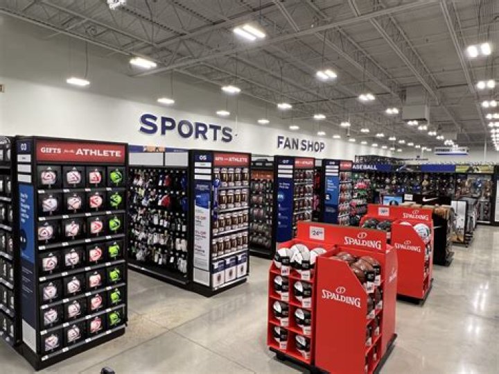 Do sporting goods stores make money?