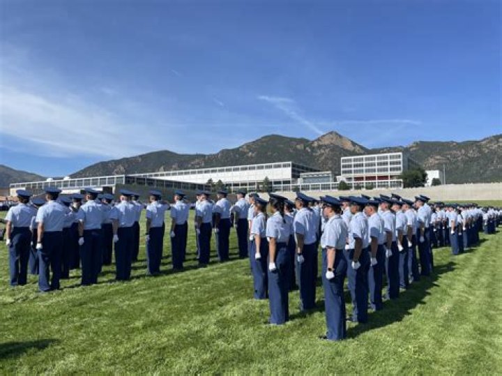 Do US Air Force Academy students get paid?