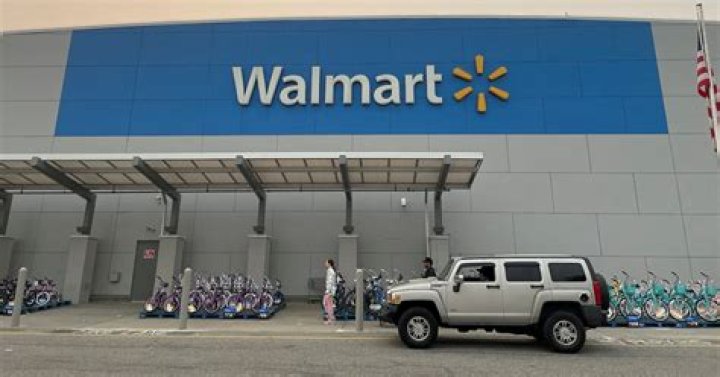 Does Pakistan have a Walmart store?