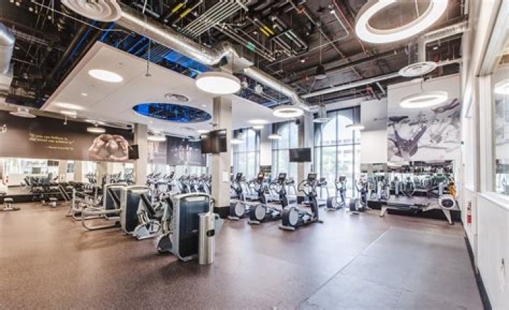 Does USC have finance?