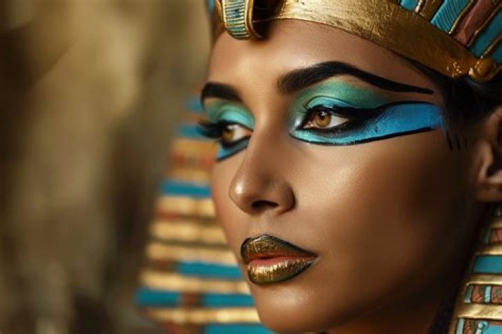 How did they make Egyptian makeup?