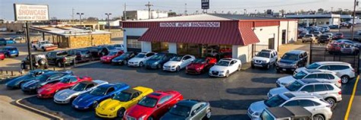 How do car dealerships buy cars?