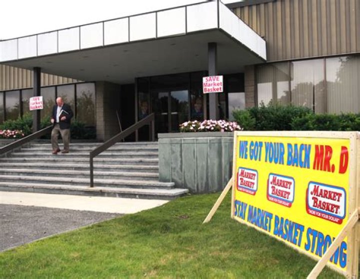 How do I contact Market Basket headquarters?