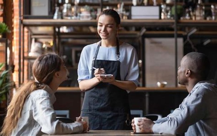 How do restaurant managers get paid?