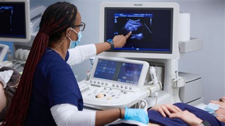 How do you become a vascular sonographer?