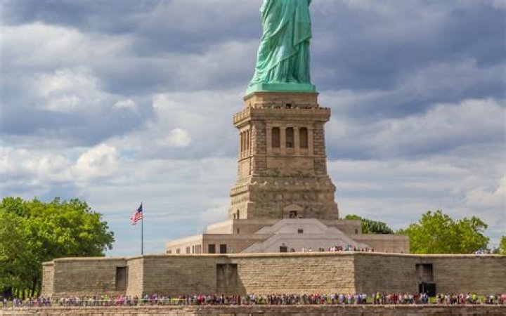 How does the Statue symbolize Liberty?