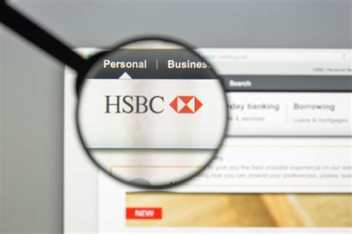 How many customers does HSBC have in the US?
