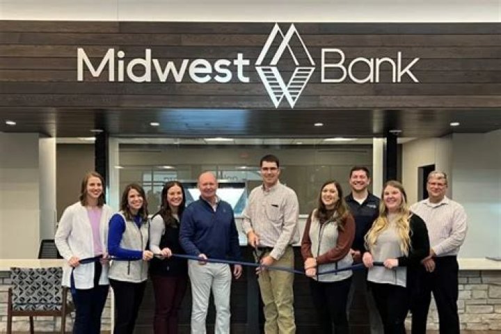 How many locations does First Midwest Bank have?