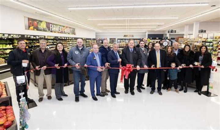 How many stores does Sam Walton have in 2021?