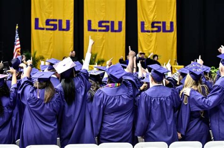 How many students enroll at LSU?