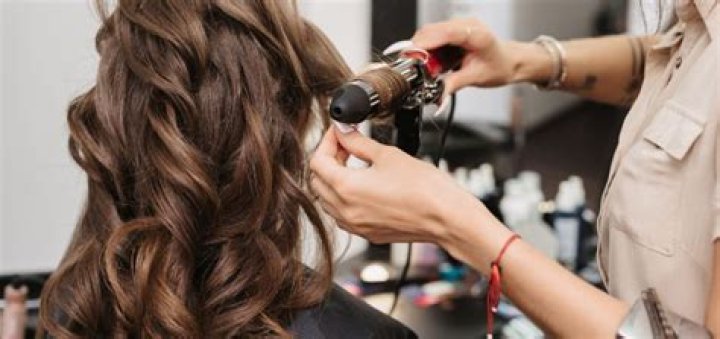 How much an hour do hair stylists make?