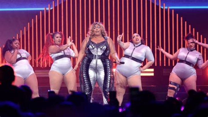 How much are backup dancers paid?