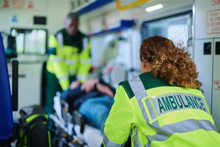 How much do Ambulance care assistants earn?