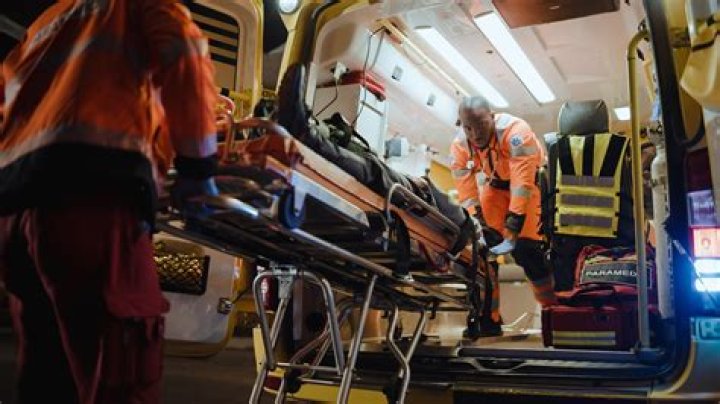How much do ambulance technicians get paid?