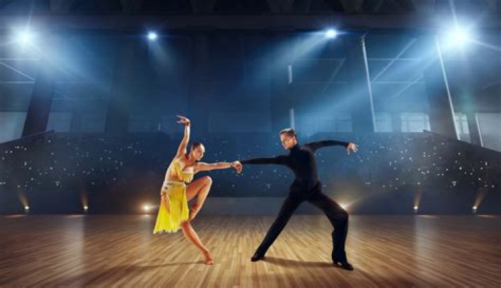 How much do ballroom dancers make?