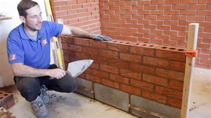 How much do bricklayers get per year?