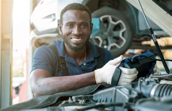 How much do car technicians make a year?