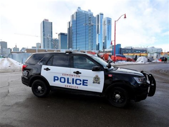 How much do City of Edmonton Police officers make?