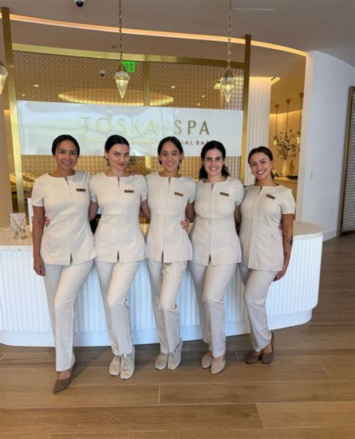 How much do massage therapists make on cruise ships?