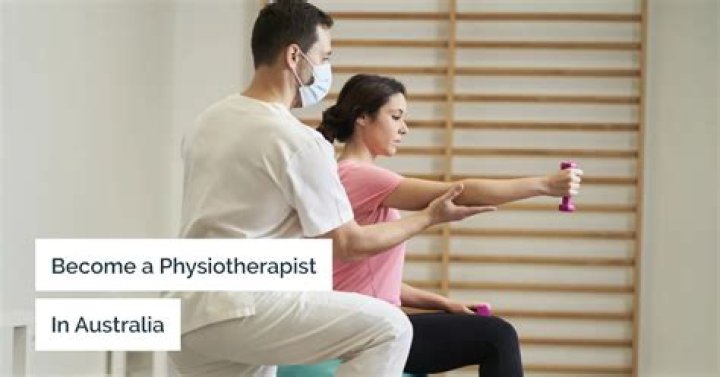 How much do physiotherapists earn per hour UK?