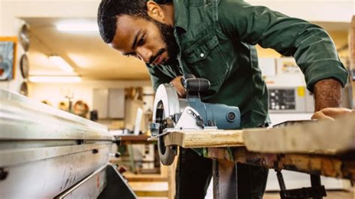 How much does a carpenter charge per hour in Texas?