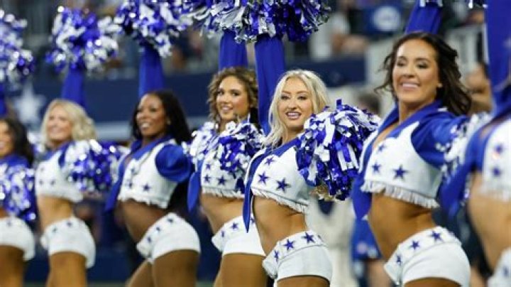 How much does a Cowboy cheerleader make?