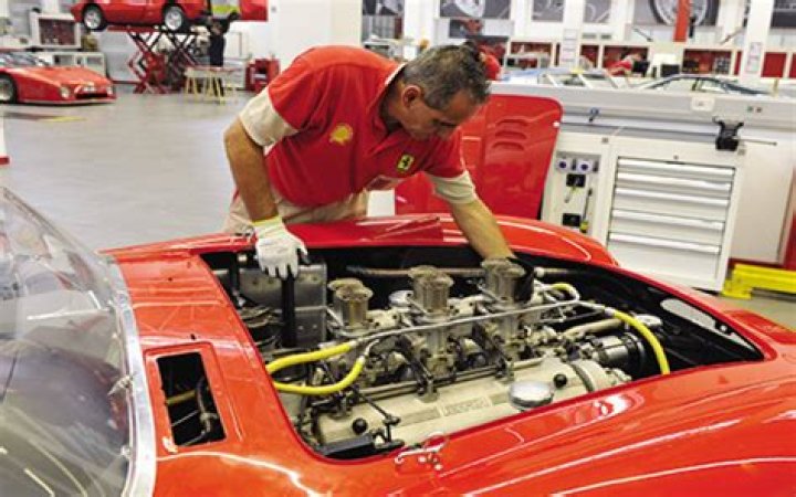 How much does a Ferrari mechanic make UK?