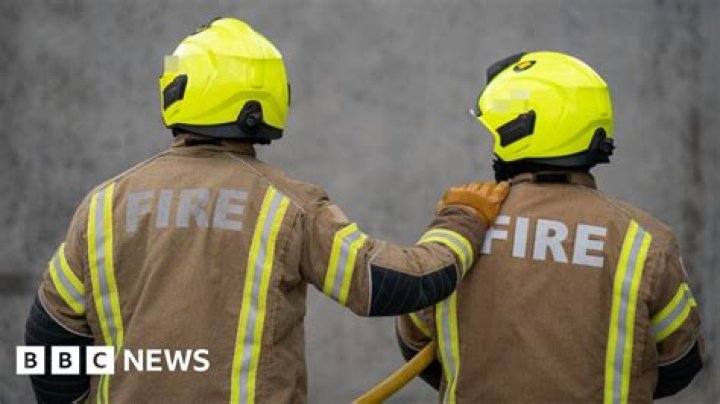 How much does a fire man earn UK?