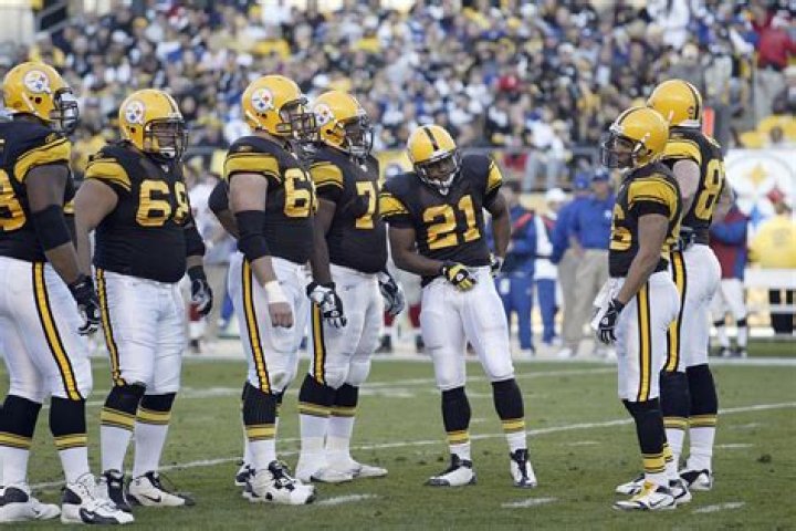 How much does a guard make in the NFL?