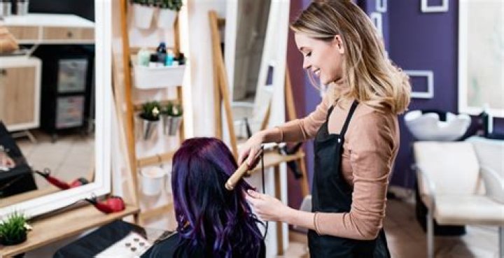 How much does a hair salon owner make UK?