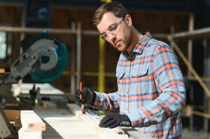 How much does a journeyman carpenter make in Ontario?