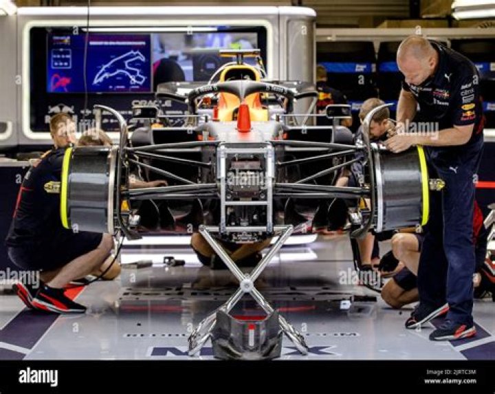 How much does a Red Bull f1 engineer make?