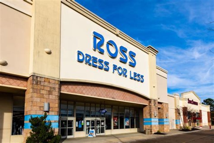How much does a Ross retail associate make?
