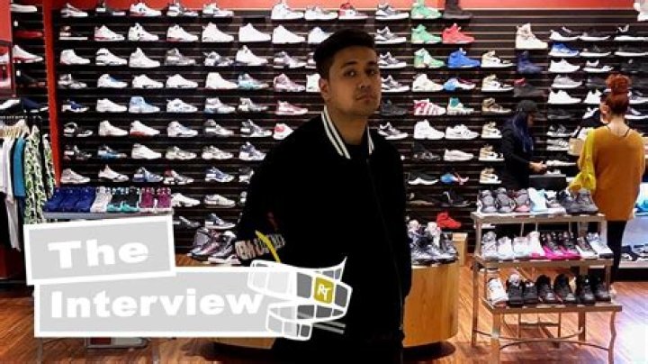 How much does a sneaker store owner make?