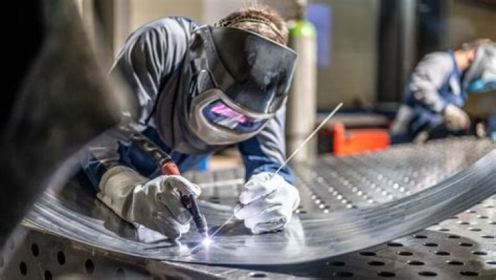 How much does a welder get paid starting off?