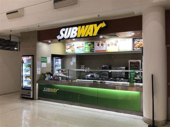 How much does an average Subway owner make a year?