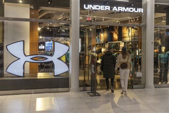 How much does an under Armour Store Manager make?