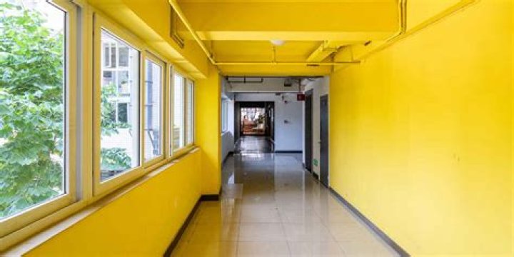 How much does it cost to paint a hallway?