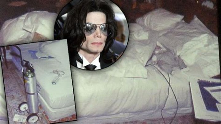 How much does Michael Jackson earn after death?