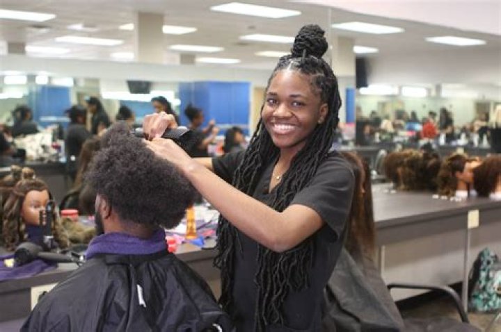 How much is cosmetology school in Chicago?