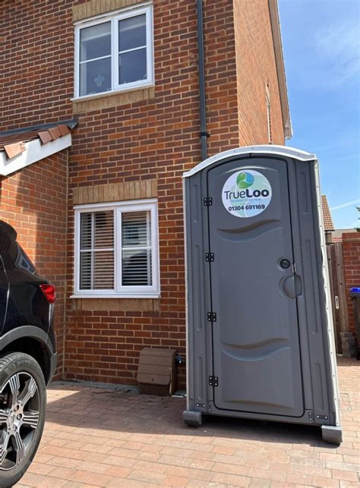 How much is it to hire a portaloo for one day UK?