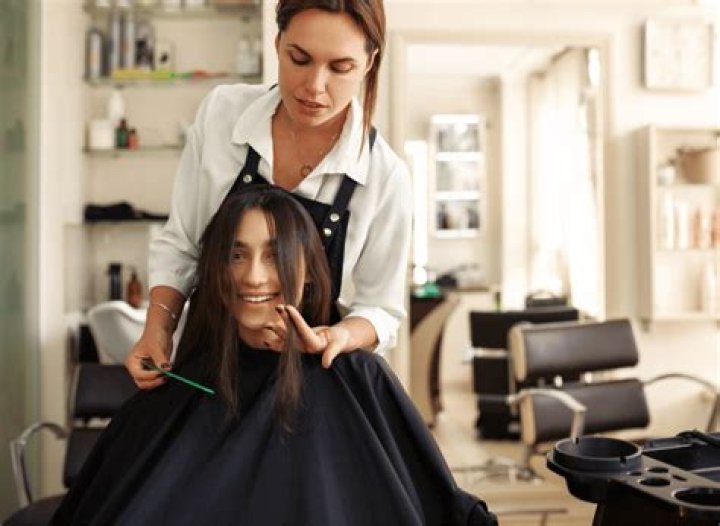 Is 20 a good tip for hairdresser?